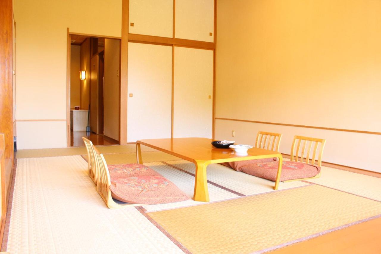 土湯温泉 やすらぎの宿 向瀧旅館 Fukushima  Exterior photo
